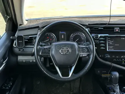 Toyota Camry 2019 года за 11 750 000 тг. в Атырау – фото 6