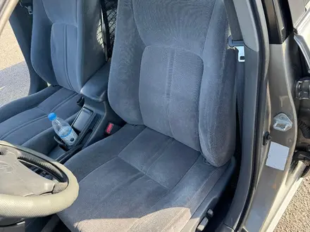 Toyota Camry 2001 года за 5 000 000 тг. в Караганда – фото 12