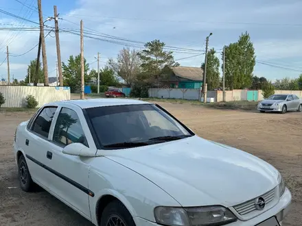 Opel Vectra 1997 года за 900 000 тг. в Актобе – фото 2