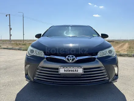 Toyota Camry 2017 года за 6 000 000 тг. в Актау – фото 2