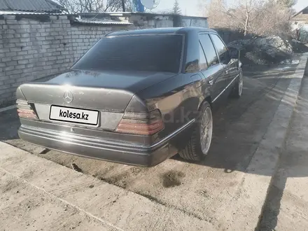 Mercedes-Benz E 230 1992 года за 1 500 000 тг. в Семей – фото 12