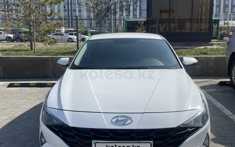 Hyundai Elantra 2022 года за 9 900 000 тг. в Алматы