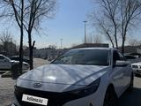 Hyundai Elantra 2022 года за 8 700 000 тг. в Алматы – фото 3