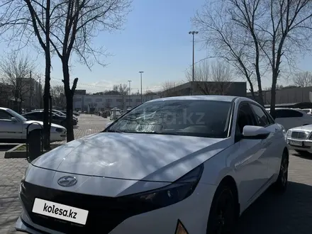 Hyundai Elantra 2022 года за 9 900 000 тг. в Алматы – фото 2