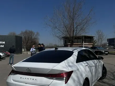Hyundai Elantra 2022 года за 9 900 000 тг. в Алматы – фото 5