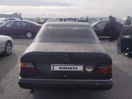 Mercedes-Benz E 200 1993 года за 1 150 000 тг. в Тараз – фото 2