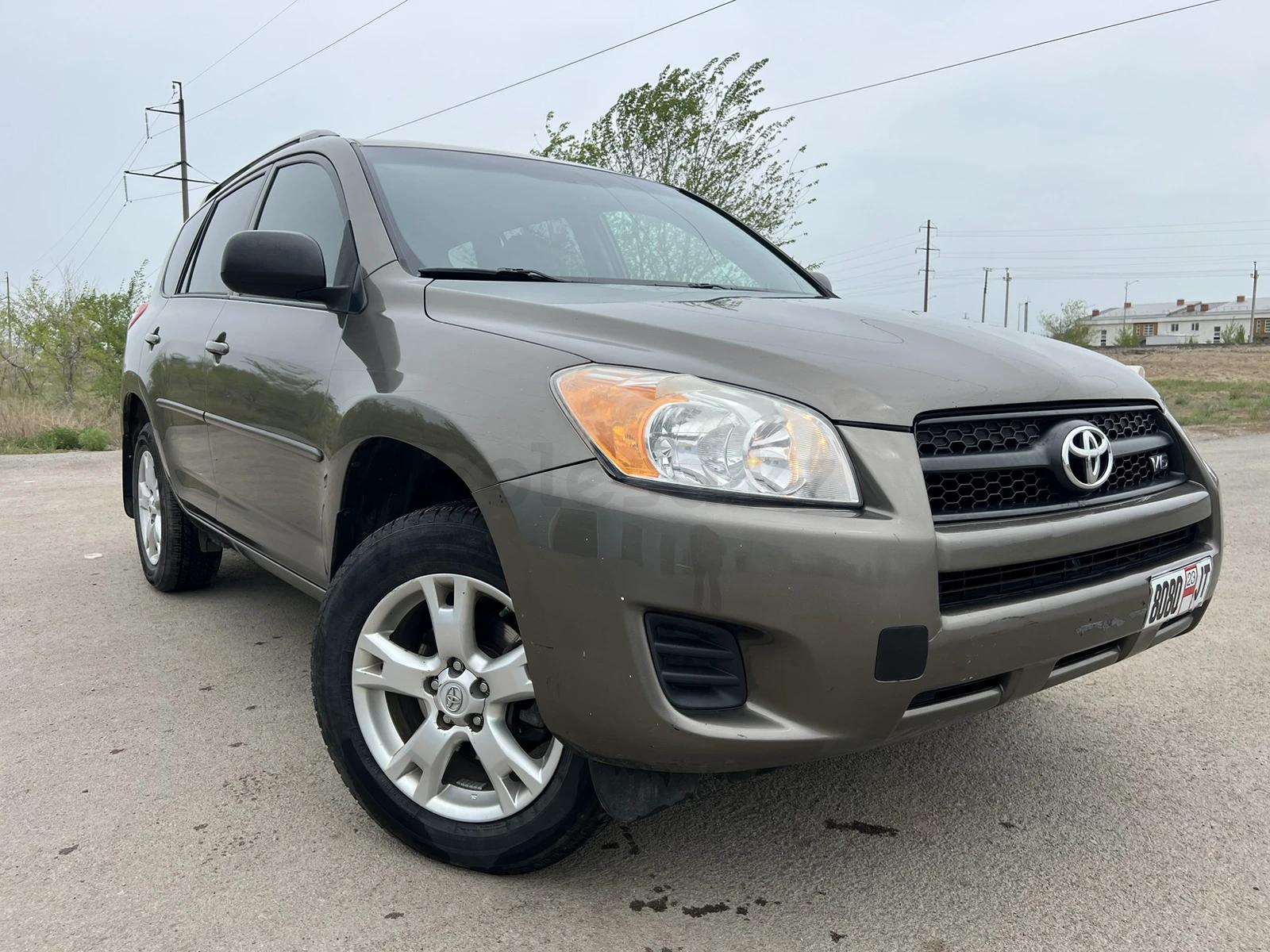 Toyota RAV4 2011 г.