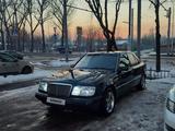 Mercedes-Benz E 220 1995 года за 2 800 000 тг. в Алматы – фото 2