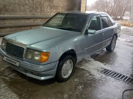 Mercedes-Benz E 250 1993 года за 2 000 000 тг. в Жезказган