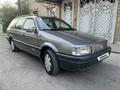 Volkswagen Passat 1993 годаfor1 650 000 тг. в Шымкент