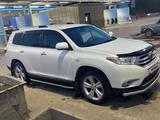 Toyota Highlander 2011 года за 13 000 000 тг. в Алматы – фото 2