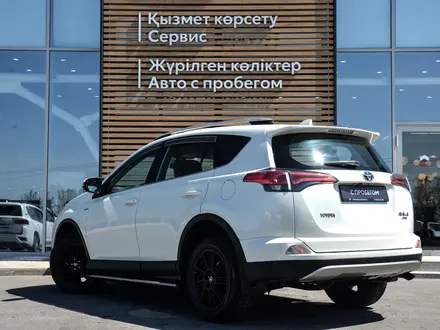 Toyota RAV4 Luxe 2017 года за 9 690 000 тг. в Кызылорда – фото 2