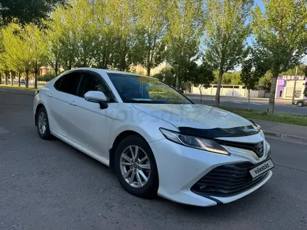 Toyota Camry 2019 года за 13 200 000 тг. в Астана – фото 3