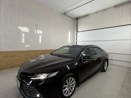 Toyota Camry 2019 года за 13 000 000 тг. в Кызылорда – фото 2