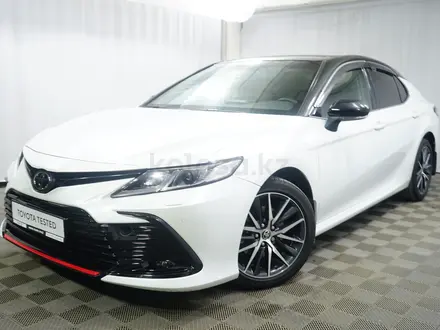 Toyota Camry 2021 года за 16 890 000 тг. в Алматы