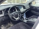 Toyota Highlander 2019 годаүшін17 700 000 тг. в Актау – фото 2