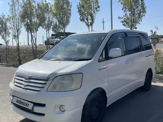 Toyota Noah, 2003