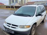 Chrysler Voyager 1996 года за 1 800 000 тг. в Астана – фото 2