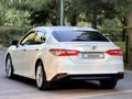 Toyota Camry 2019 года за 13 800 000 тг. в Алматы – фото 8