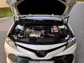 Toyota Camry 2019 года за 13 800 000 тг. в Алматы – фото 22