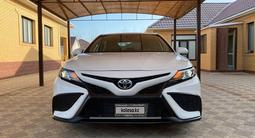 Toyota Camry 2021 года за 12 500 000 тг. в Атырау – фото 2