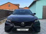 Toyota Camry 2022 года за 15 000 000 тг. в Атырау – фото 2