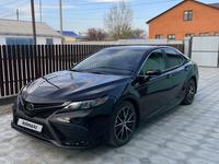 Toyota Camry 2022 года за 14 700 000 тг. в Атырау