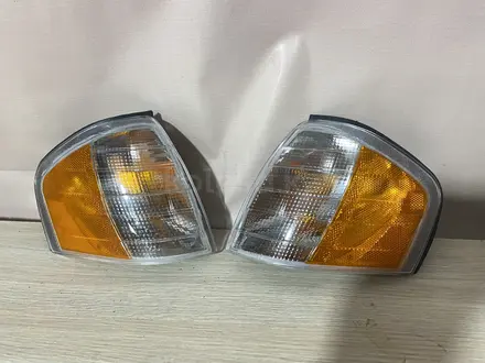 Передний поворотник (Габарит) — Mercedes Benz 202 1993-1997 USA за 4 000 тг. в Алматы