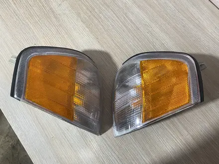 Передний поворотник (Габарит) — Mercedes Benz 202 1993-1997 USA за 4 000 тг. в Алматы – фото 2