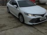 Toyota Camry 2018 года за 17 700 000 тг. в Актау – фото 2