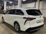 Toyota Sienna 2021 года за 20 450 000 тг. в Астана – фото 2