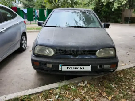 Volkswagen Golf 1995 года за 800 000 тг. в Алматы