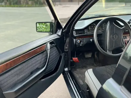 Mercedes-Benz E 230 1991 года за 1 800 000 тг. в Алматы – фото 17