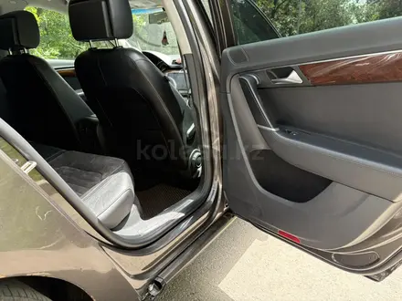 Volkswagen Passat 2013 года за 4 400 000 тг. в Алматы – фото 15