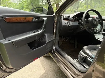 Volkswagen Passat 2013 года за 4 400 000 тг. в Алматы – фото 17