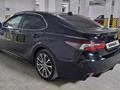 Toyota Camry 2022 года за 13 500 000 тг. в Актау – фото 2