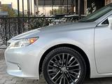 Lexus ES 300h 2013 годаfor12 700 000 тг. в Жанаозен – фото 2