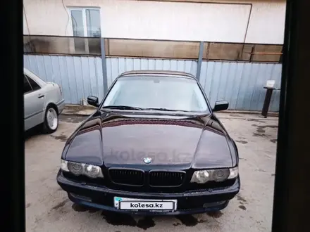 BMW 740 1998 года за 4 900 000 тг. в Алматы