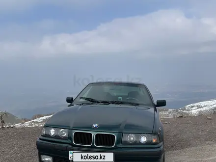 BMW 320 1994 года за 2 100 000 тг. в Алматы