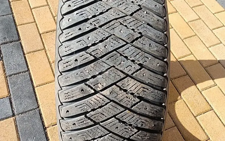 ОДНА шина 225/45 R17 — "GoodYear UltraGrip" (Германия), зимняя. Вүшін15 000 тг. в Астана