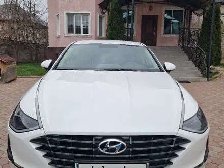 Hyundai Sonata 2022 года за 12 700 000 тг. в Алматы – фото 2