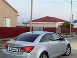 Chevrolet Cruze 2011 года за 2 600 000 тг. в Атырау – фото 2