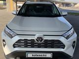Toyota RAV4 2020 года за 15 400 000 тг. в Алматы – фото 2