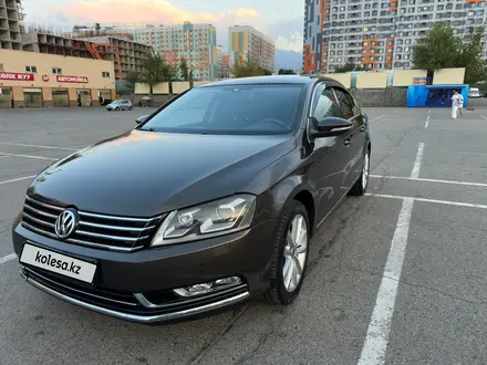 Volkswagen Passat 2014 года за 6 200 000 тг. в Алматы – фото 9