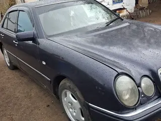Mercedes-Benz E 200