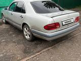 Mercedes-Benz E 230 1997 годаfor2 700 000 тг. в Петропавловск – фото 3