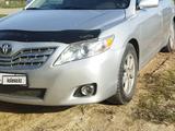 Toyota Camry 2011 года за 6 660 000 тг. в Актобе – фото 2