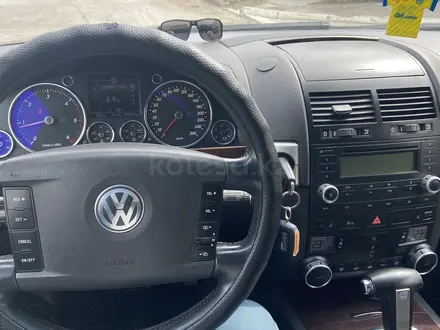 Volkswagen Touareg 2006 года за 5 600 000 тг. в Костанай – фото 4