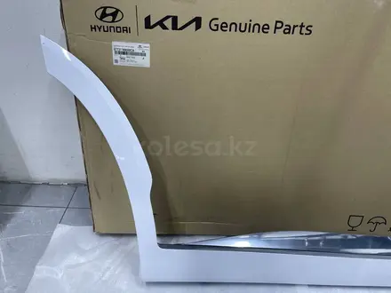 Накладка на задний дверь Hyundai Palisade 2022-2025 NEW ORIGINAL (белый) за 80 000 тг. в Алматы – фото 2