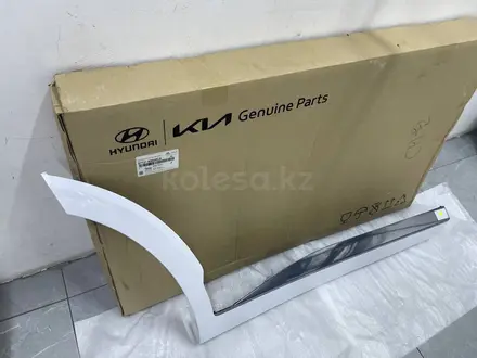 Накладка на задний дверь Hyundai Palisade 2022-2025 NEW ORIGINAL (белый) за 80 000 тг. в Алматы – фото 4